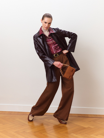 Pleated wide-leg trousers